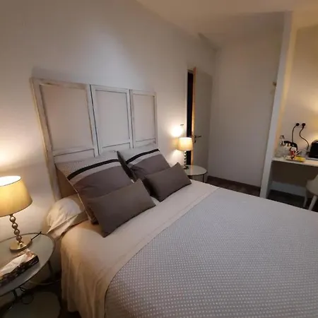 Agathe D'hotes Bed & Breakfast 4*